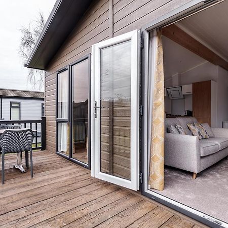 Roydon Marina Village Lodges المظهر الخارجي الصورة