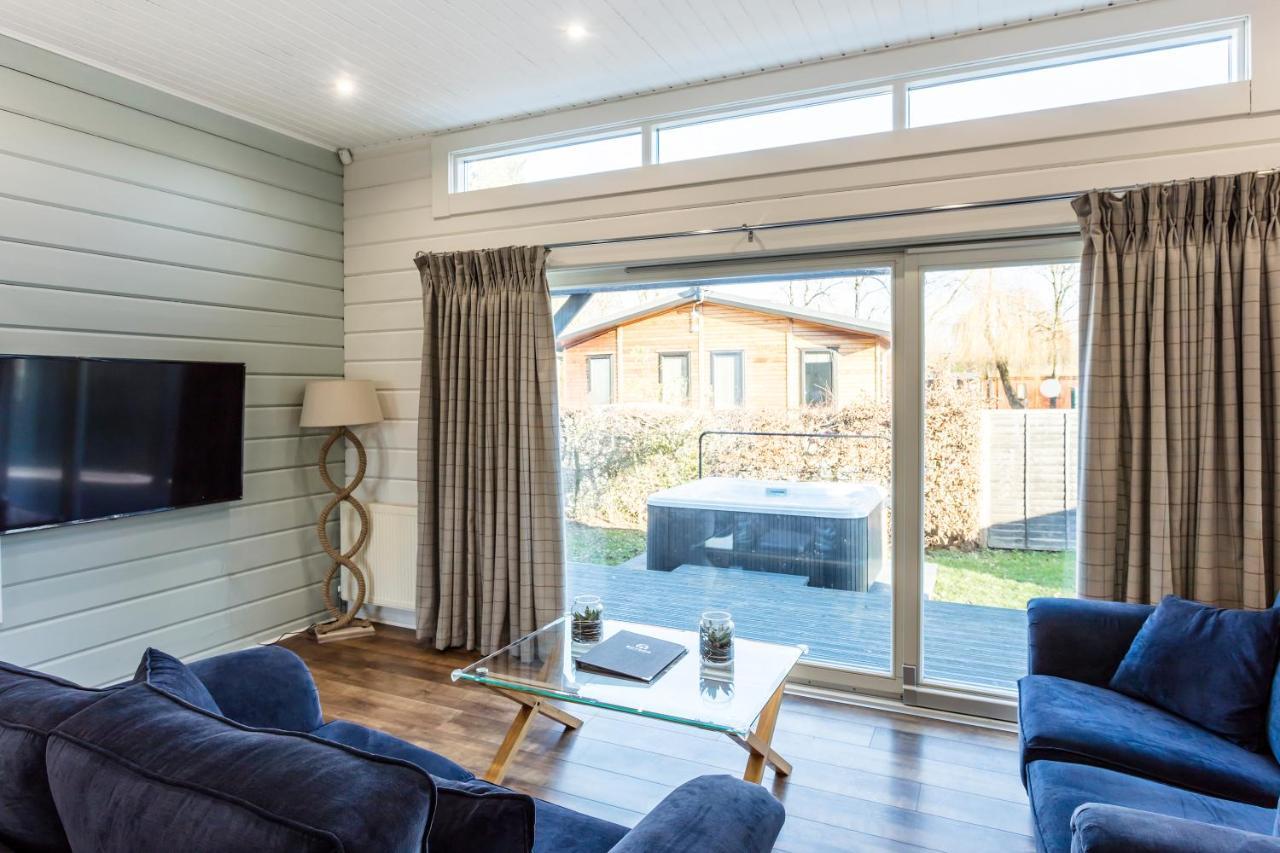 Roydon Marina Village Lodges المظهر الخارجي الصورة