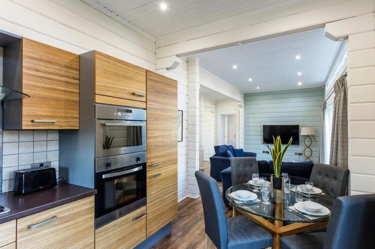 Roydon Marina Village Lodges المظهر الخارجي الصورة