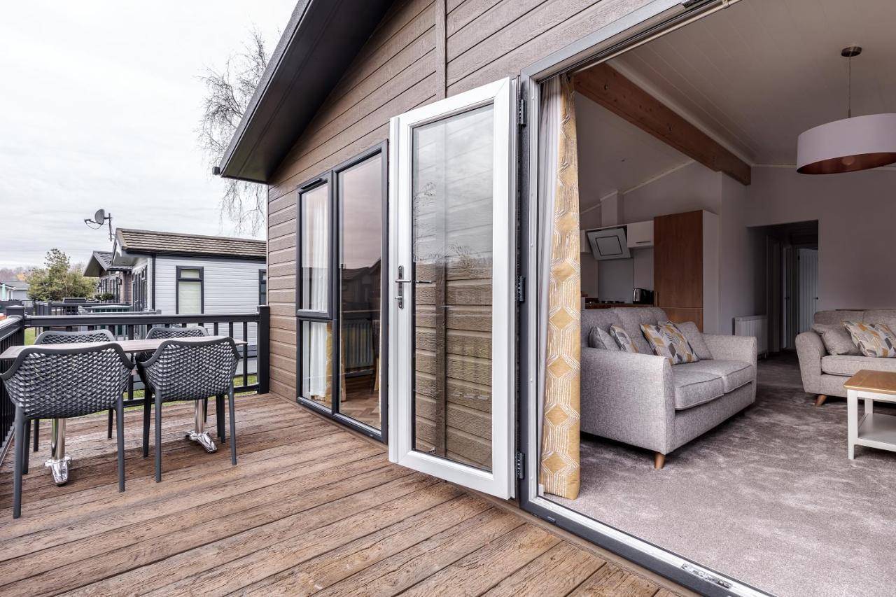 Roydon Marina Village Lodges المظهر الخارجي الصورة