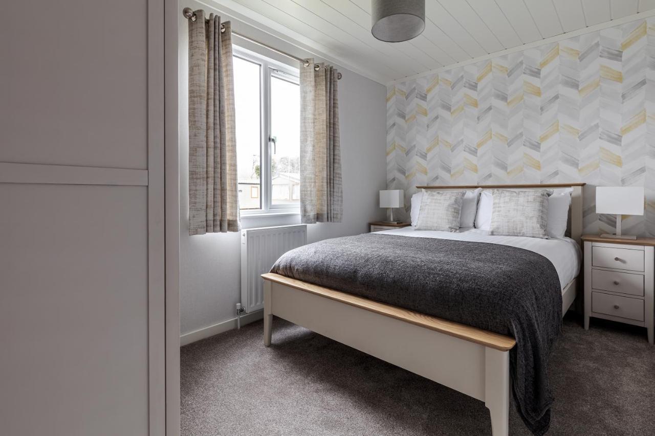 Roydon Marina Village Lodges المظهر الخارجي الصورة