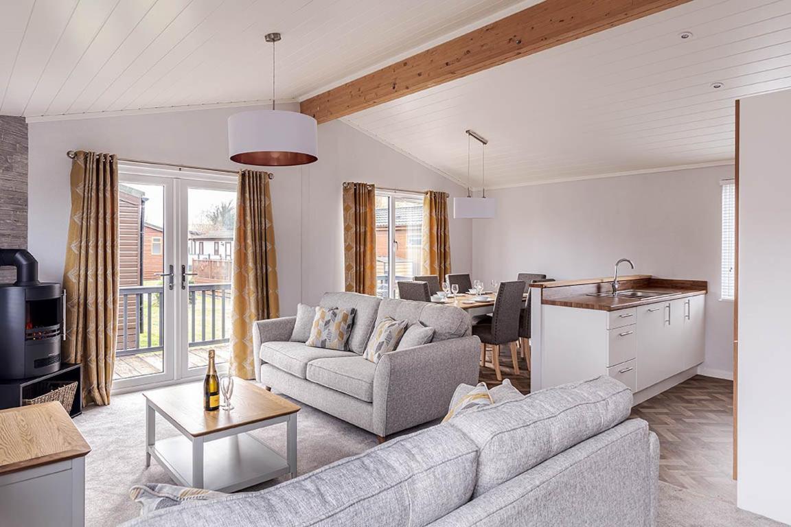 Roydon Marina Village Lodges المظهر الخارجي الصورة